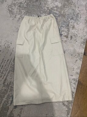 Style by GG Cream Cargo Pocket Midi Skirt